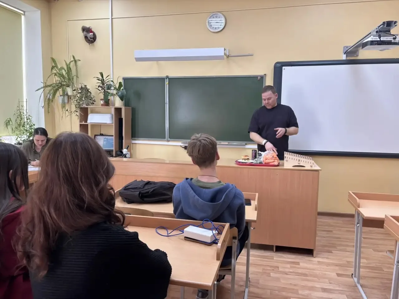 В минувший четверг (16 апреля) наш урок естественнонаучного профиля стал особенным. К н...