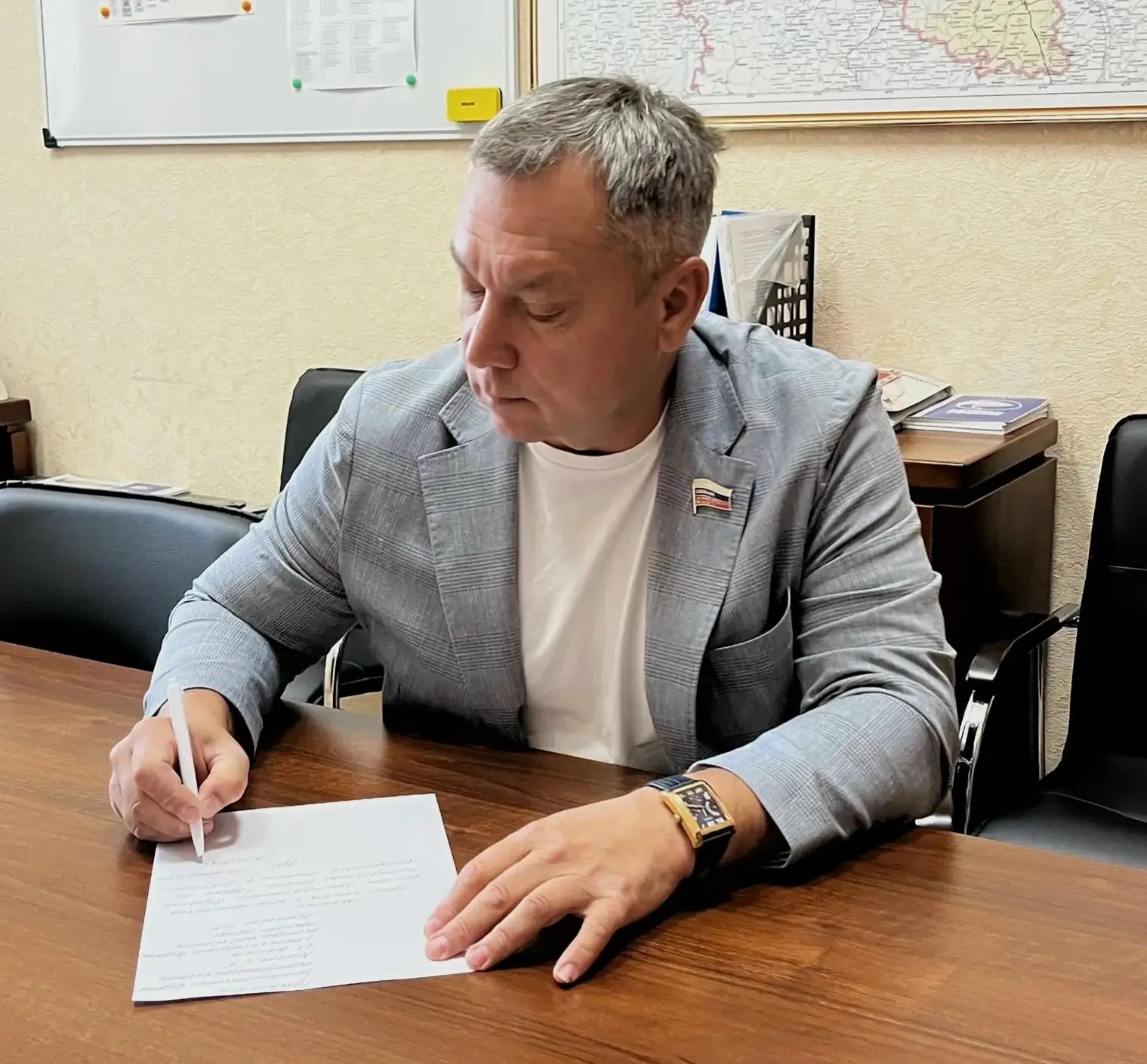 РУЗАНКИН СКЛАДЫВАЕТ ПОЛНОМОЧИЯ ДЕПУТАТА 

Очень странное решение депутата Заксобрания Игоря Рузанкин