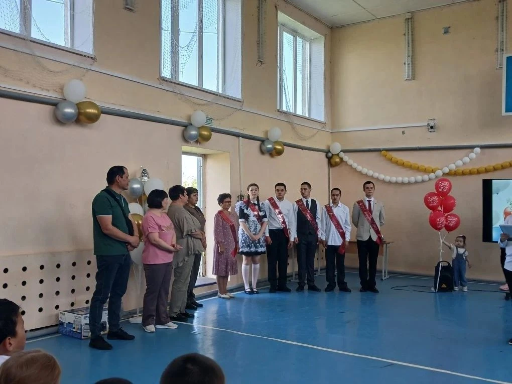 Последний звонок в МОУ «Байгазинская СОШ»: праздник детства и начало пути