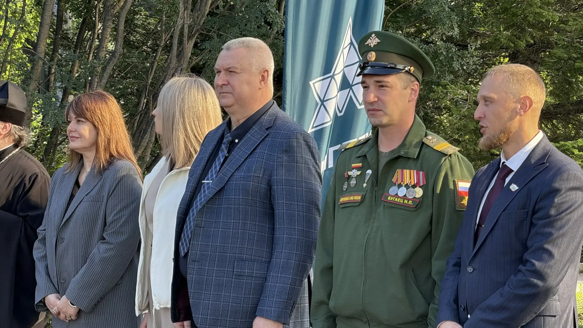🎓 Первый шаг в большую жизнь: торжественная линейка в АмГПГУ