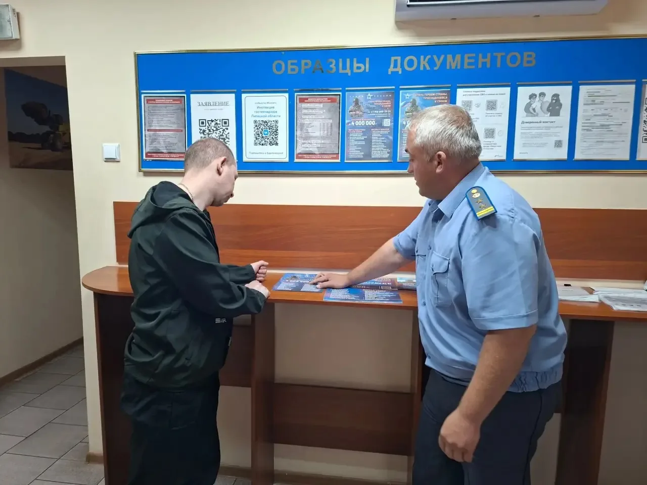 При оказании государственных услуг инспекторы регулярно проводят разъяснительную работу...