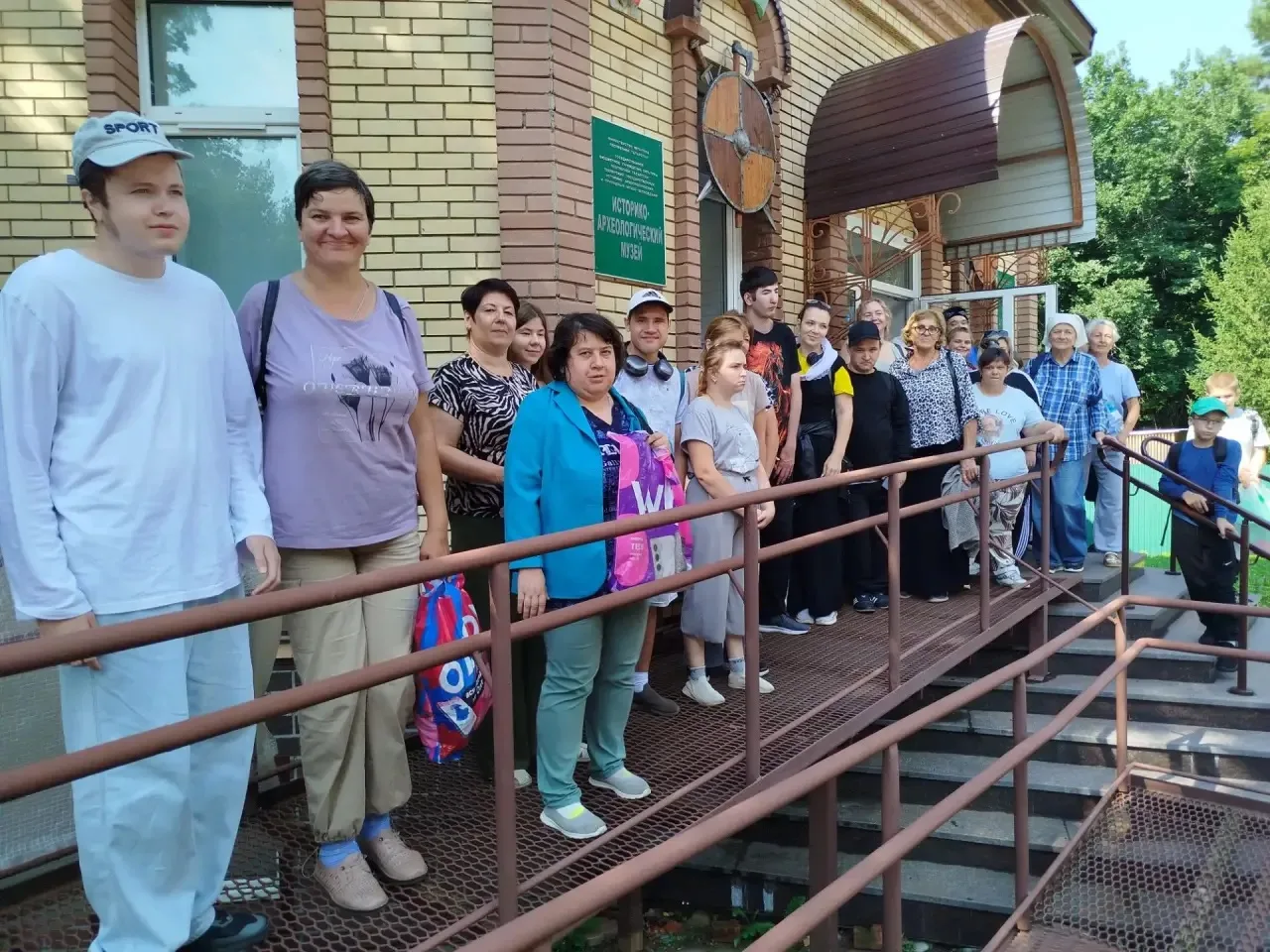 Наши получатели социальных услуг отделения дневного пребывания вместе с активными члена...
