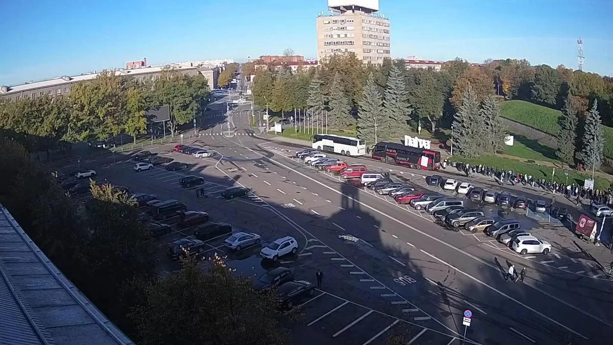 🚧 До восьми часов приходится ждать перехода границы между Россией и Эстонией