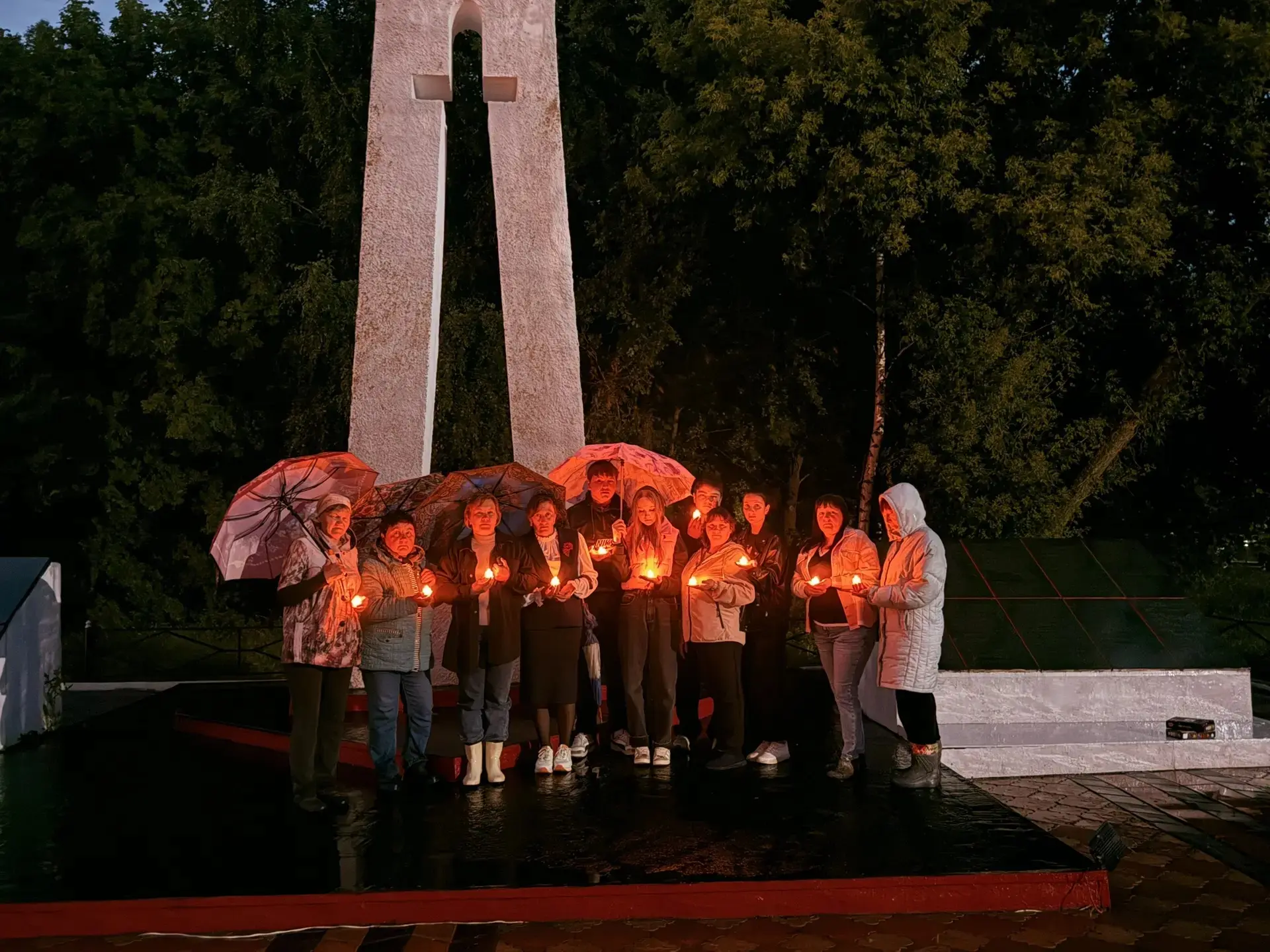 В ночь с 21 на 22 июня проходит Всероссийская акция «Свеча памяти» — у мемориалов зажигаются свечи в