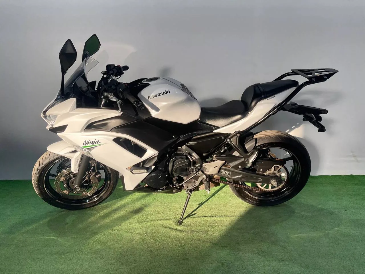 KAWASAKI NINJA 650 ABS в наличии во Владивостоке  Характеристики:  - 2019 год - объем 650 см3 - Аукц