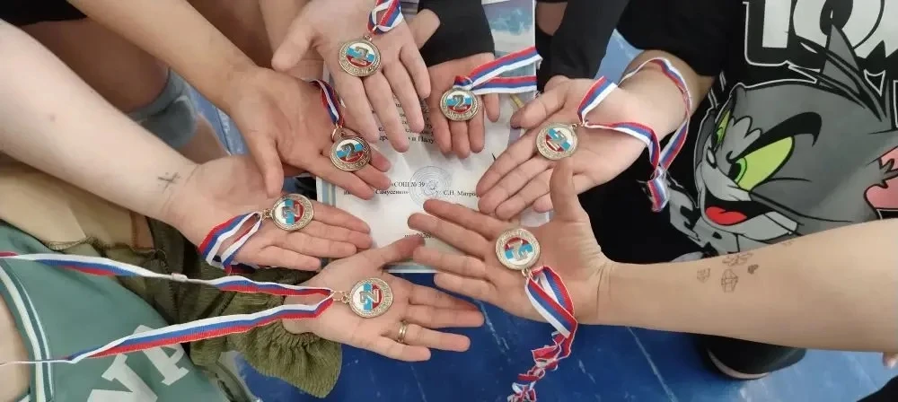➖🏐 7 мая в МБОУ «СОШ № 39» состоялись заключительные соревнования по волейболу между к...
