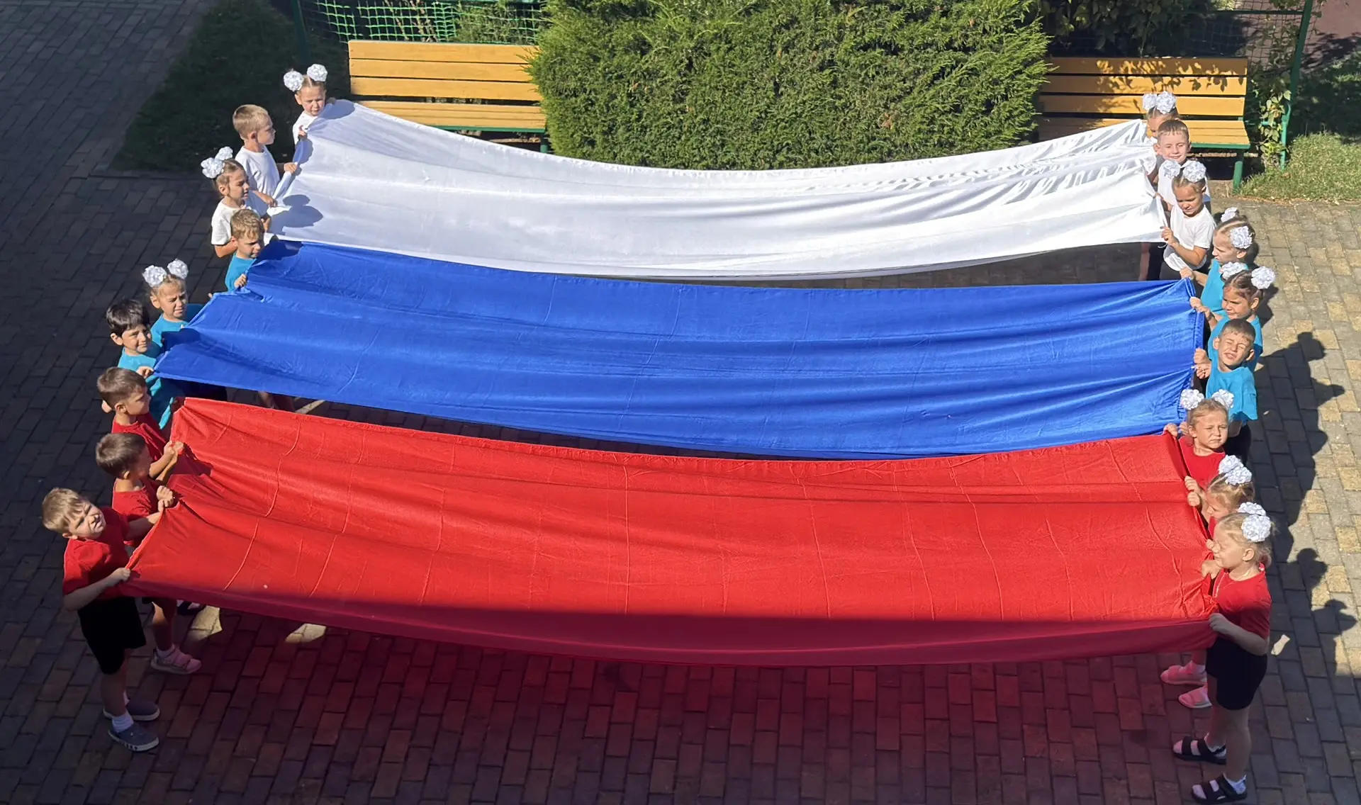 Сегодня в нашем детском саду прошло тематическое мероприятие, посвящённое Дню Государст...
