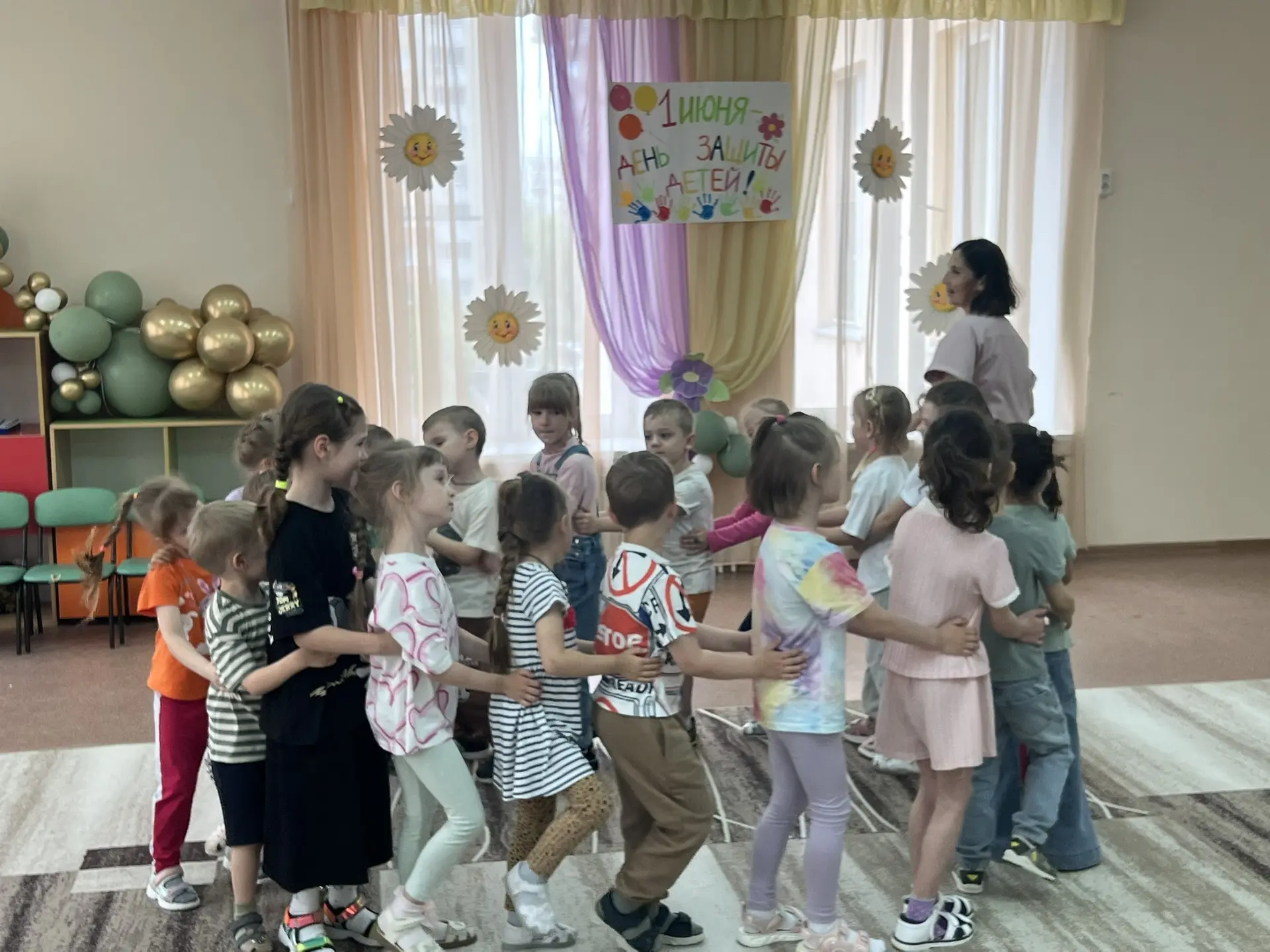 В первый день лета отмечается международный праздник - День защиты детей! В этот день педагоги созда