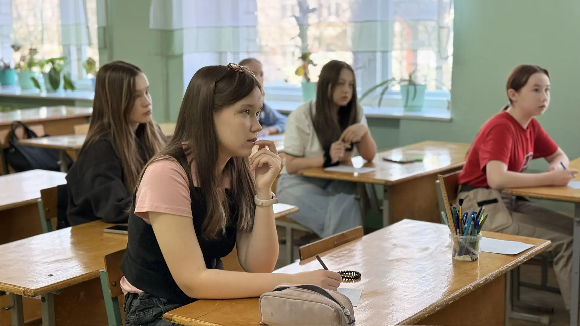 🏆 Третий день «Недели рекордов», а ажиотаж не спадает!   По коридору дети передвигаются не пешком, о