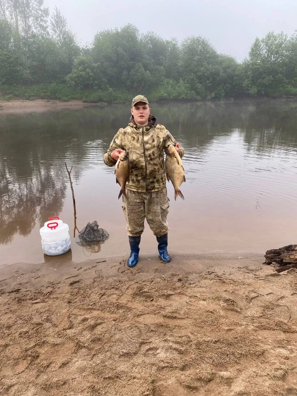 Река Кама. Верхнекамский район,.Опарыш бутерброд. Поклевки редкие ну утром порадовал ле...