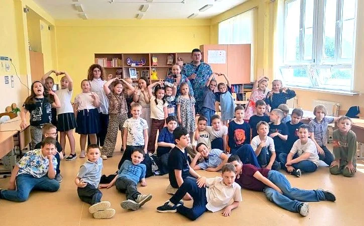 🎉 Ура! Мы больше не первоклашки?.. Стоп, пока ещё первоклашки! Но уже с большим стажем! 🎓  🚀 18 мая 