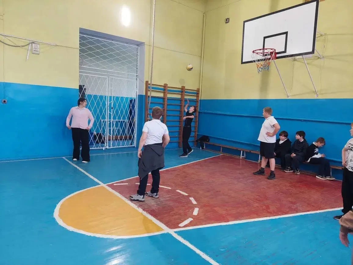 Будь здоров - играй в волейбол! 🏐   В рамках акции «Будь здоров» прошли соревнования по волейболу. Р
