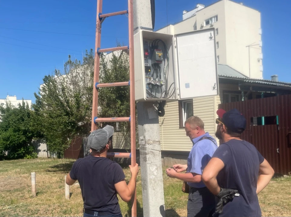 Под контролем судебных приставов в Волгограде обесточен объект на улице Хользунова
