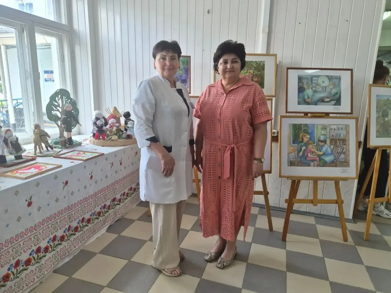 🎨 ИСКУССТВО КАК ЛЕКАРСТВО: детская художественная школа дарит праздник ко Дню медработника!

В пред