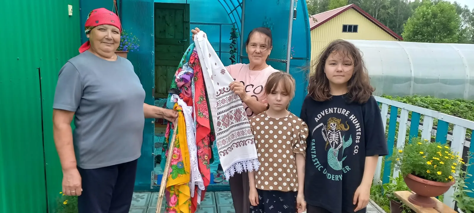 В преддверии нашего любимого праздника "Семык", следуя добрым традициям, нижнеиванаевцы отправились 