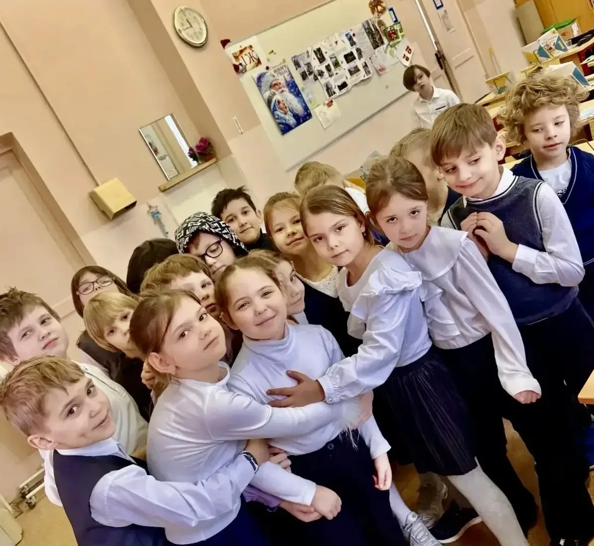 🎉 Вот и завершился первый школьный год наших первоклассников! Поздравляем ребят с окончанием первого