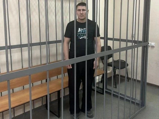 Охранника, стрелявшего в подростков, отпустили на свободу.