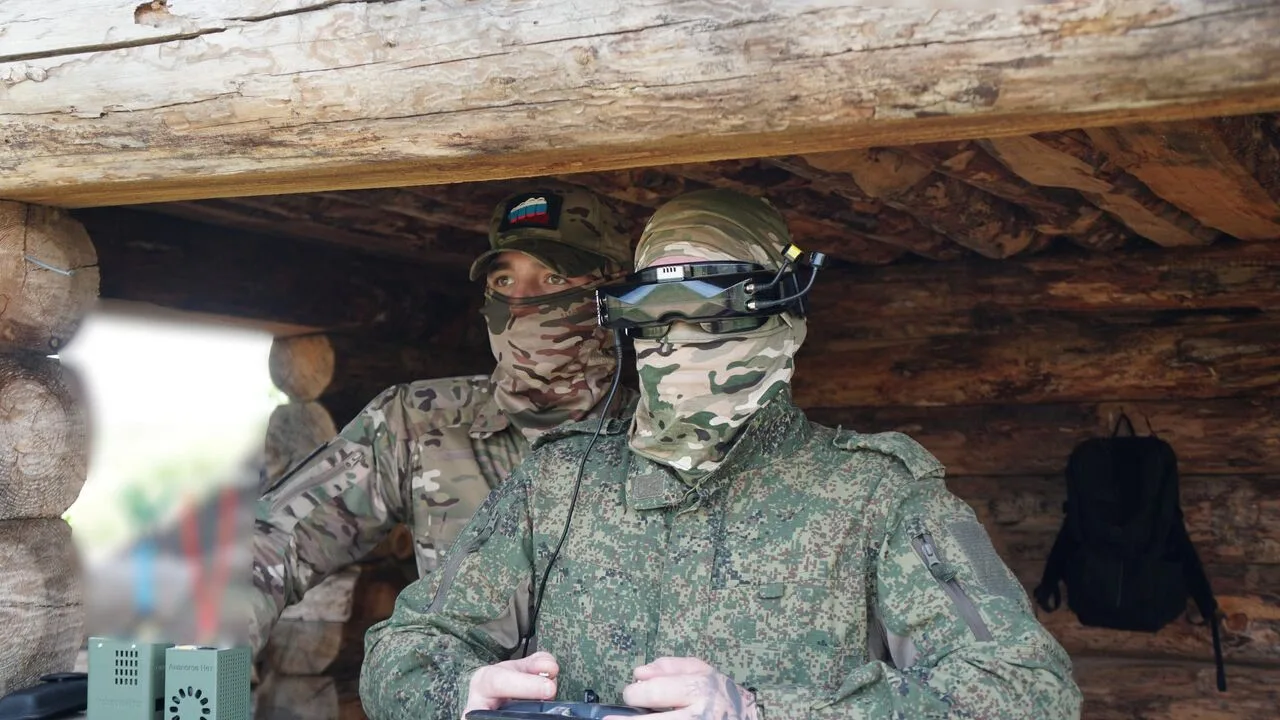 Операторов дронов российской базы в Южной Осетии обучают пилотированию с учетом опыта СВО

На заняти
