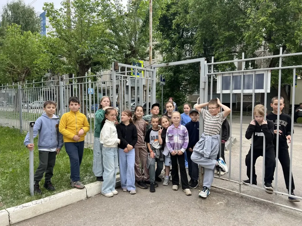 ЧТО ЗДЕСЬ ПРОИСХОДИТ?🙂

Такой вопрос хочется задать, посмотрев на эти фотографии. Но обо всё по пор