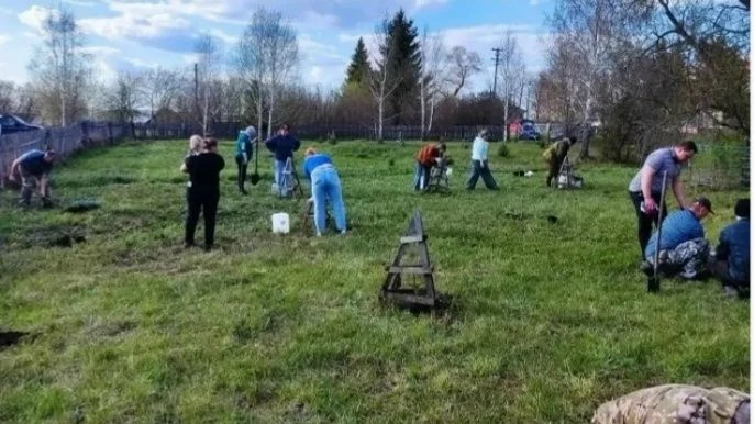 ⭐ Геройҙар хөрмәтенә

Дыуан районының Ярославка ауылы халҡы "Геройҙар паркы"н булдырған.

🌲🌲 Зәңгә