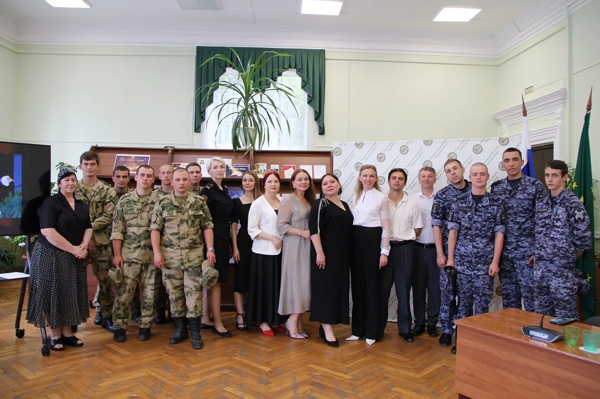 🎭 Творческая встреча «Вся жизнь – сцена!»

В рамках празднования 90-летнего юбилея Русского государ