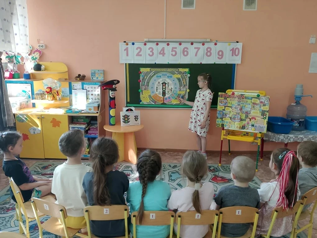 В рамках оперативно-профилактического мероприятия "Внимание - дети! " с воспитанниками ...