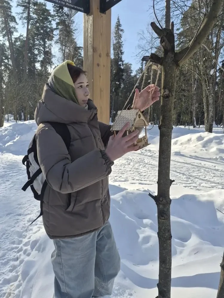 18 февраля ученики Центра образования №1 приняли участие во всероссийской акции "Покорми птиц". Совм