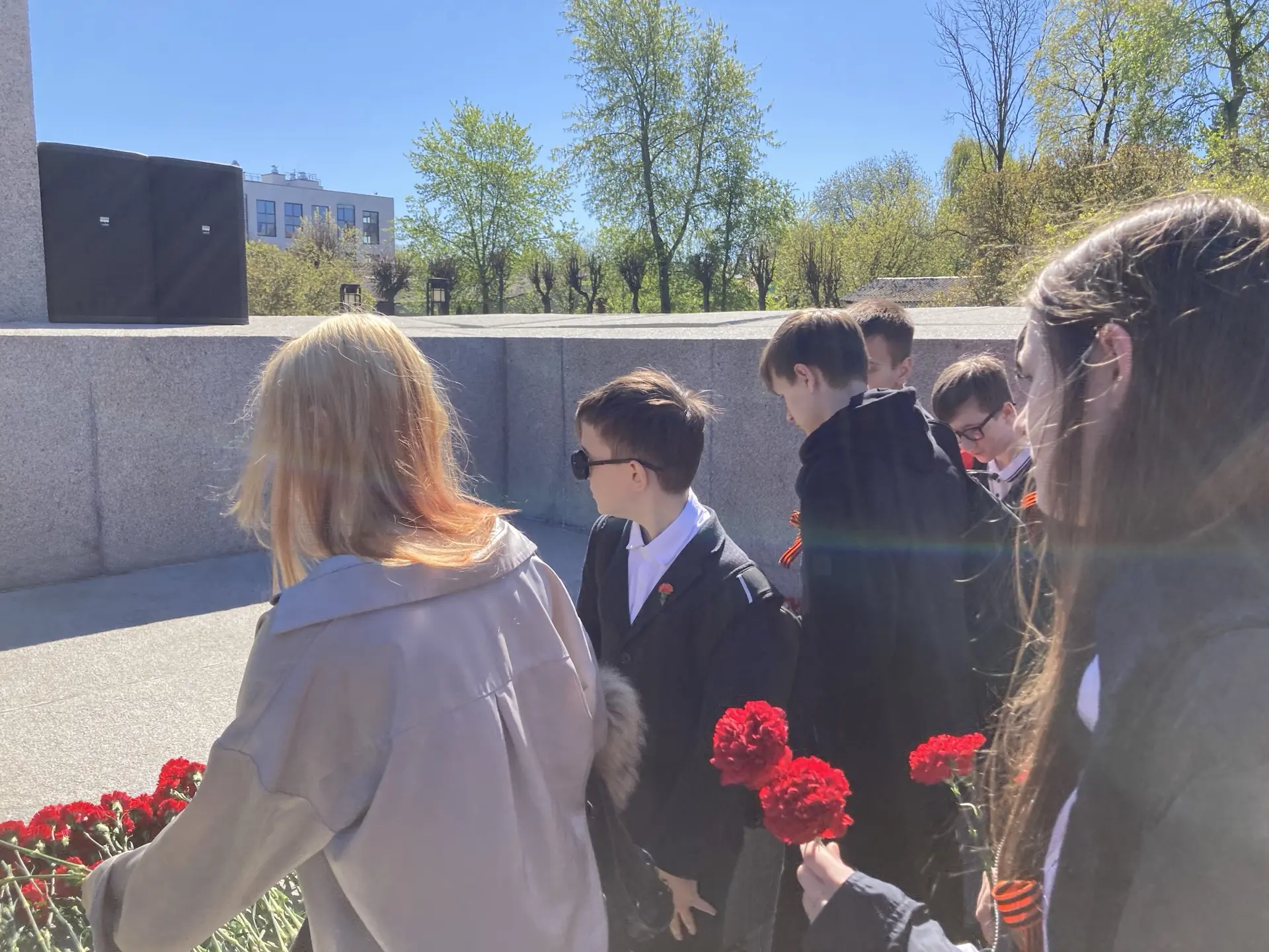 🔥Вечная память.

🌷08 мая Ученики 8а класса ГБОУ школы №581 вместе с классным руководителем и совет