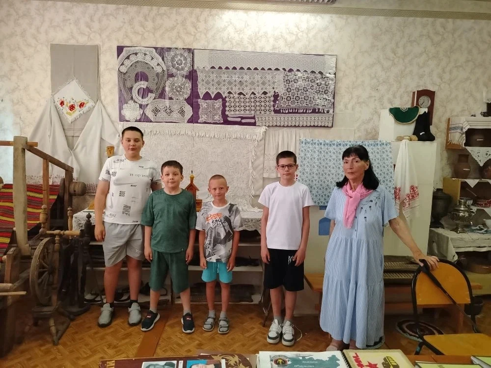 🌼«Секреты из бабушкиного сундука»: путешествие в прошлое
В школьном лагере Филиала - НШ с.Малая Бое