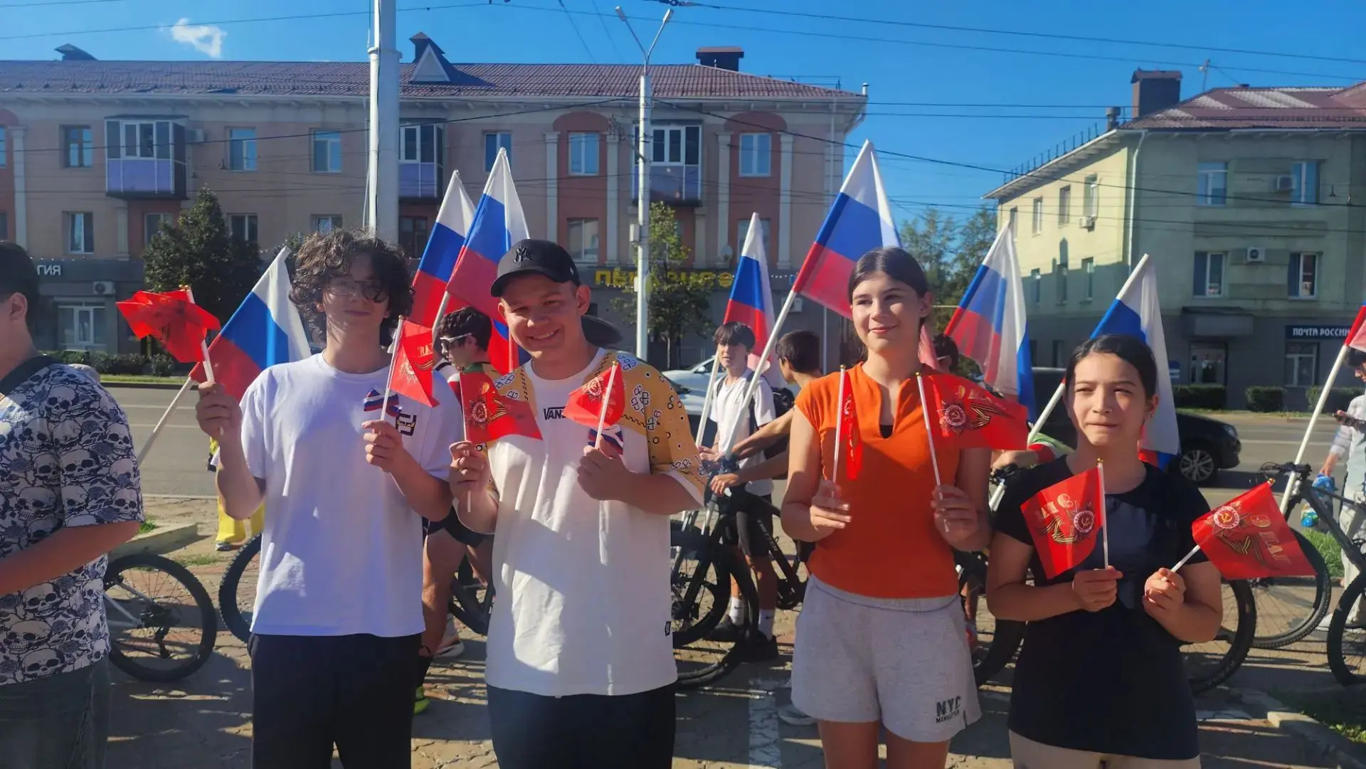 Сегодня активисты "Движения Первых“ и юнармейцы гимназии №5 приняли активное участие в ...