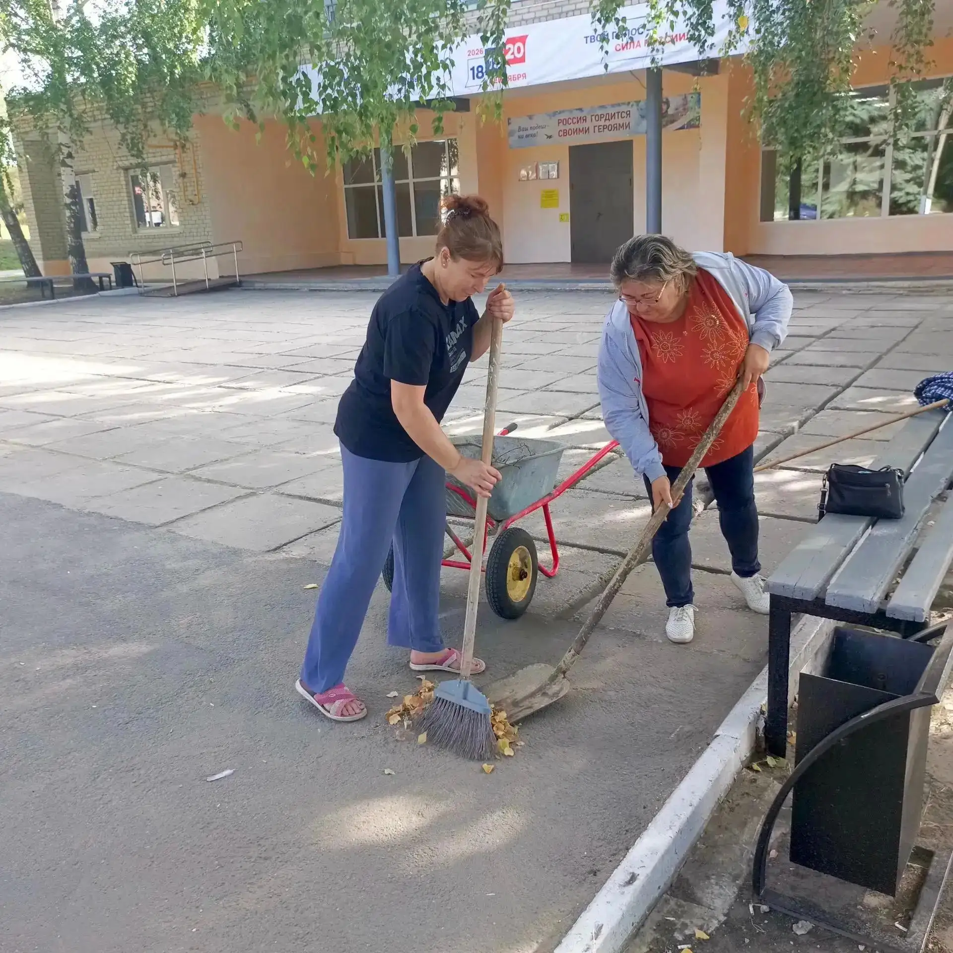 Специалисты клубных учреждений района приняли активное участие в традиционном санитарно...