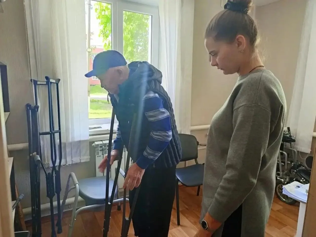 В  центре социального обслуживания населения Самойловского района продолжает работу пун...