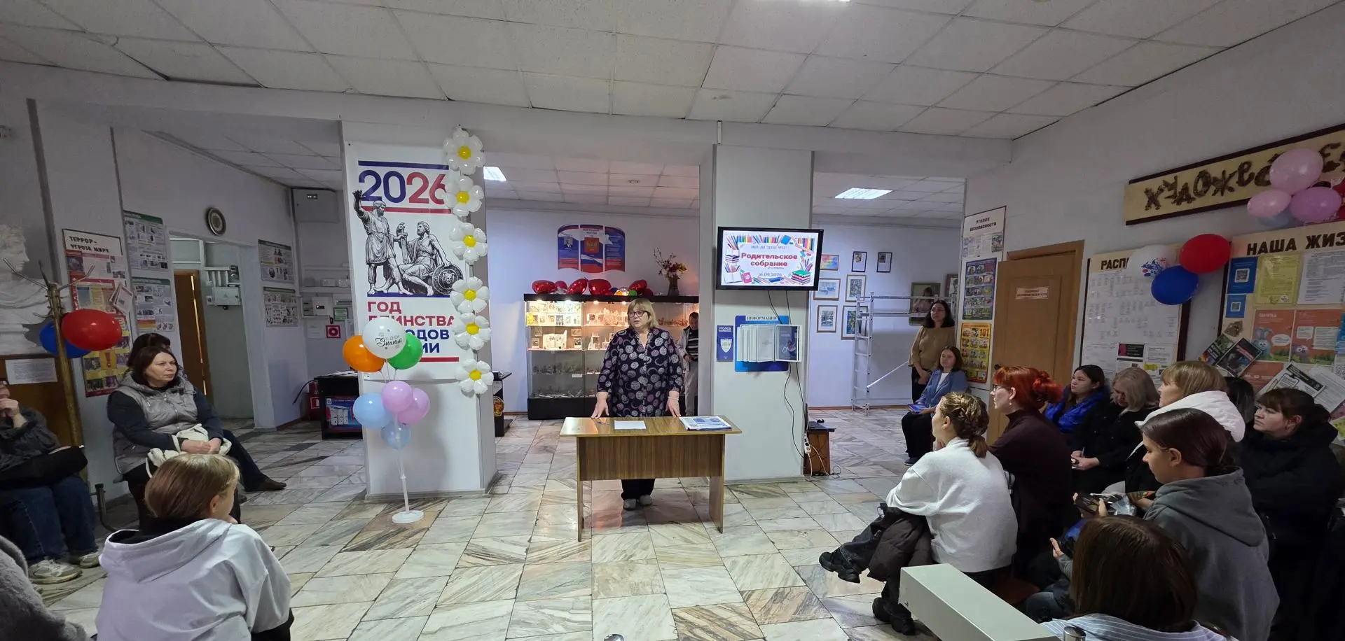 🏛 Сегодня в детской художественной школе №12 состоялось родительское собрание для мам,...