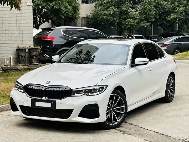Баварская классика в спортивном стиле! BMW 3 Series — драйв, комфорт и статус.