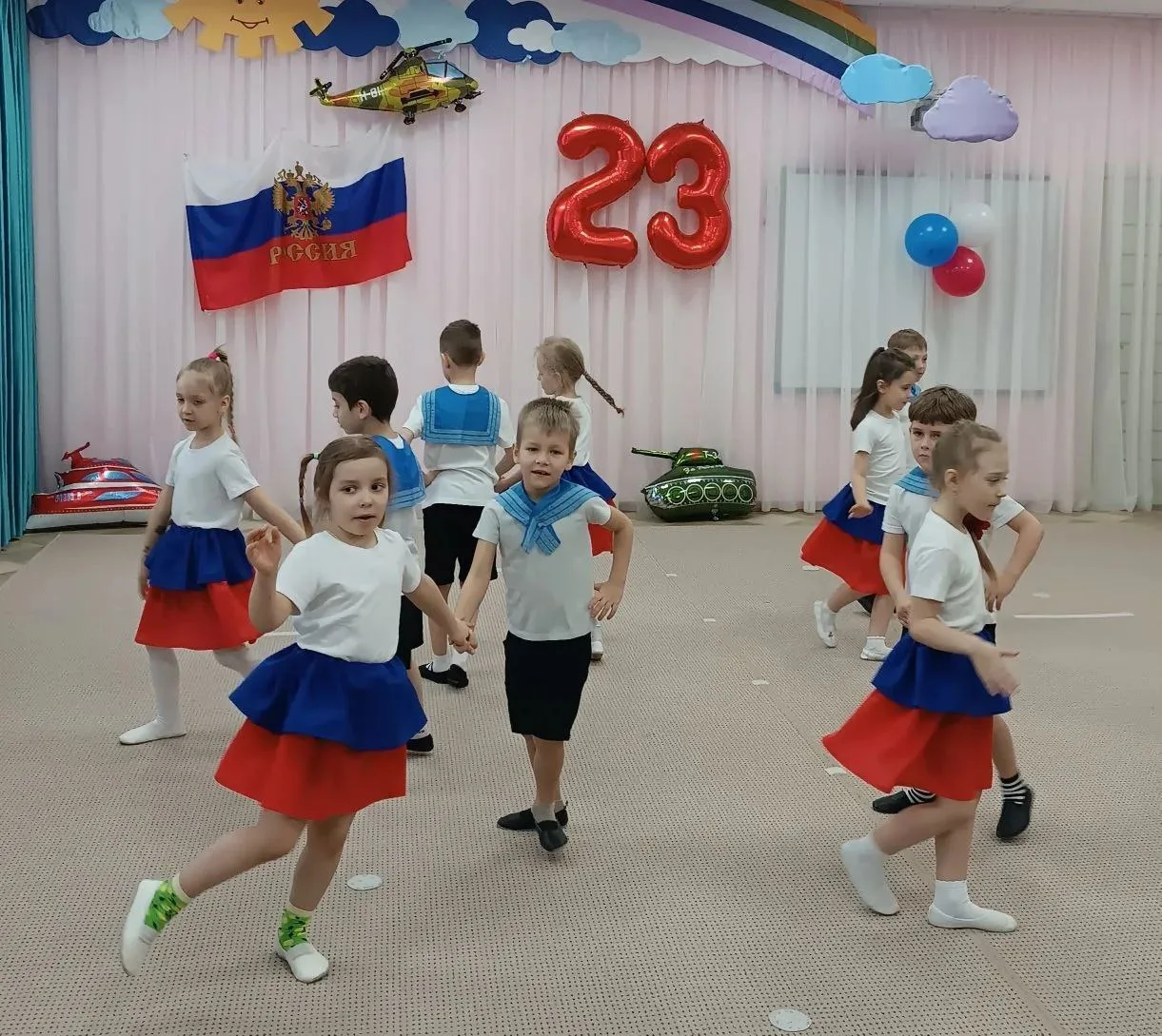 🎉 В нашем дошкольном отделении гимназии прошел замечательный спортивный праздник «Я как папа», посвя