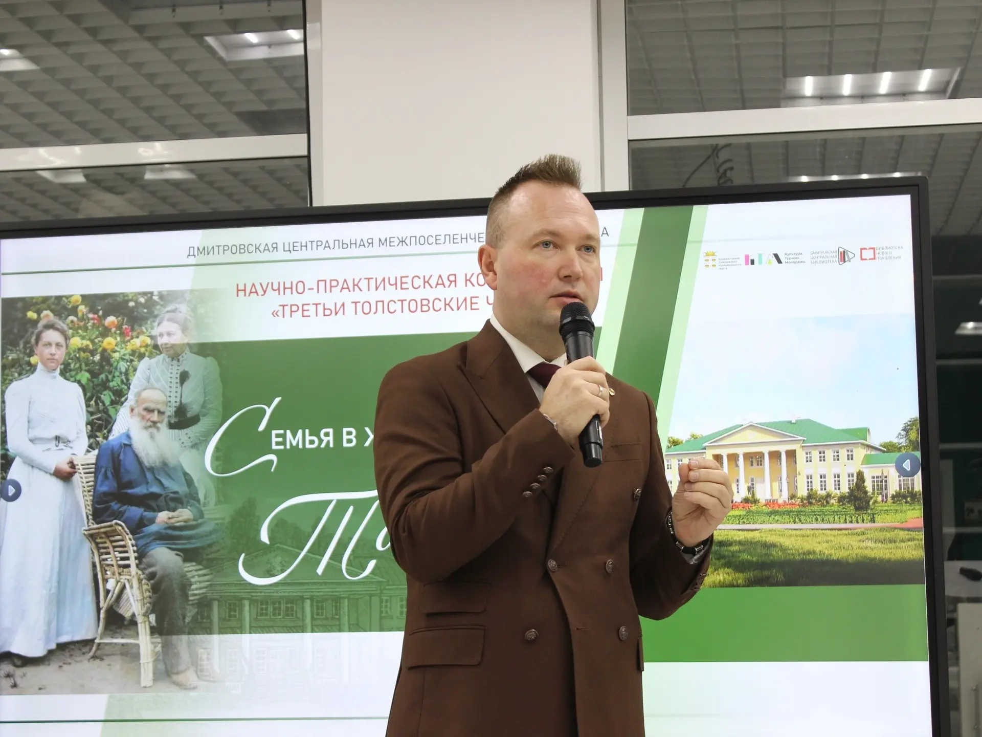 Сегодня свой день рождения отмечает Алексей Николаевич Маслов - начальник Управления культуры, туриз