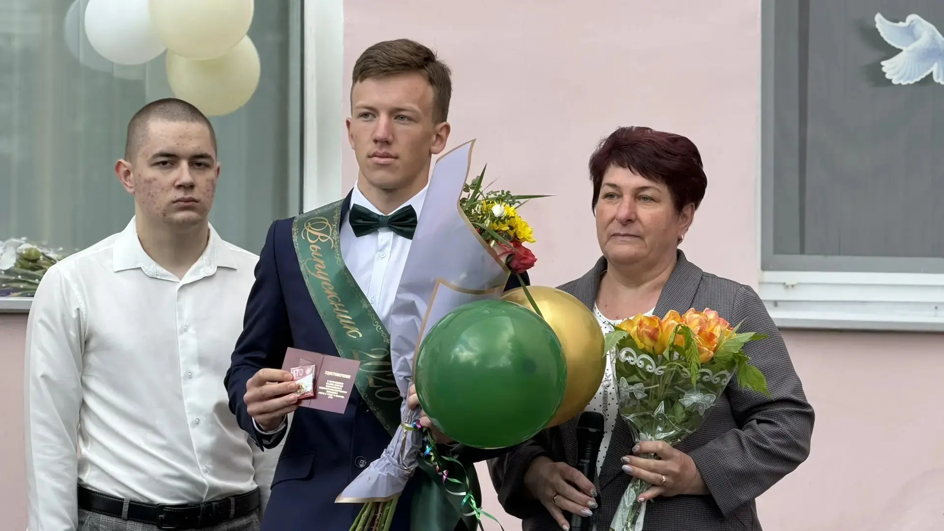 26 мая на торжественной линейки Корсаковской СОШ были вручены значки ГТО: