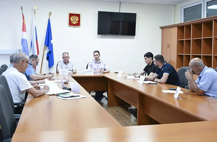 🏭 В Фокино появится новое муниципальное предприятие по вывозу мусора

🗑 На выездном совещании под 