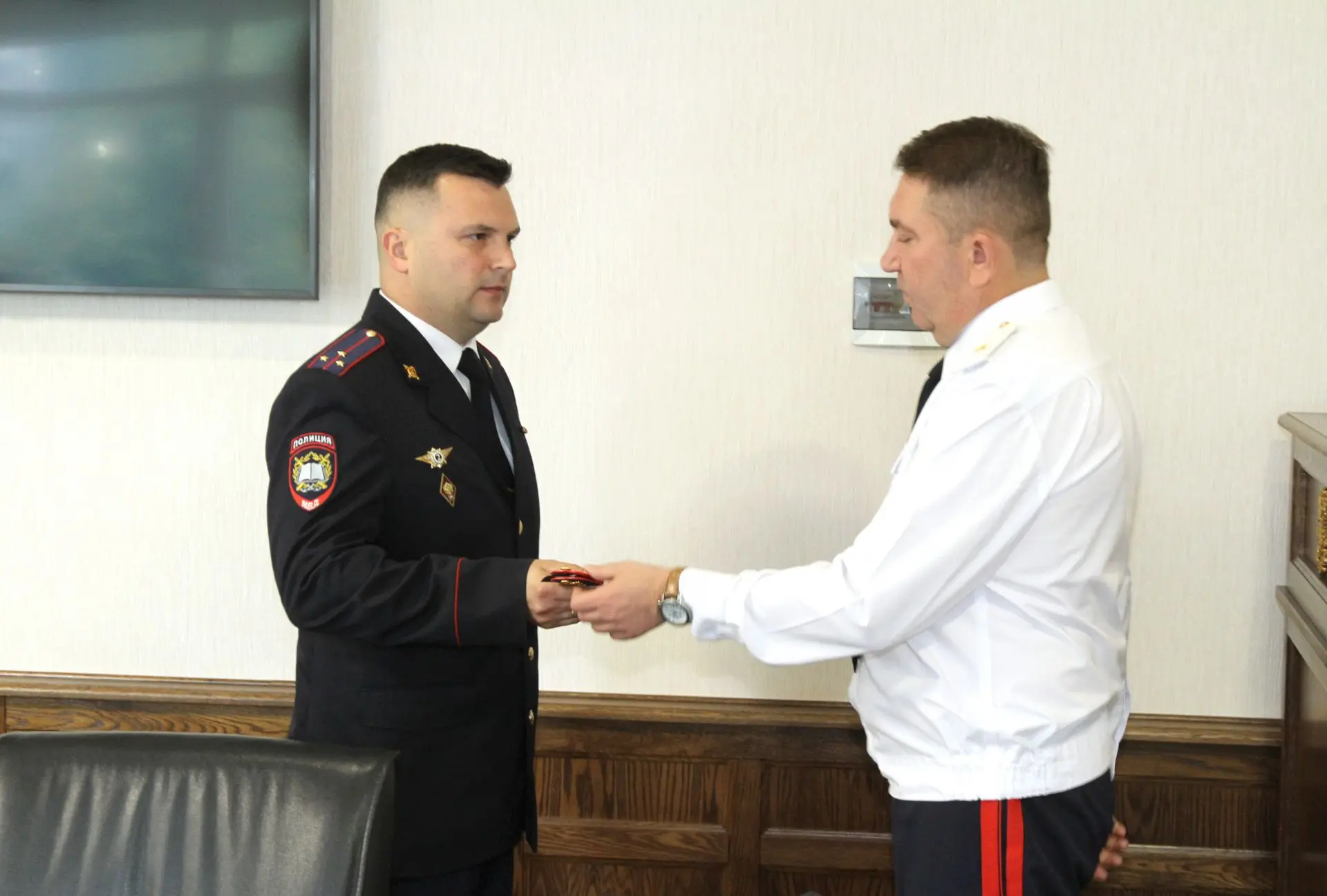 🥳 Также в этот праздничный день руководитель образовательной организации вручил сотруд...