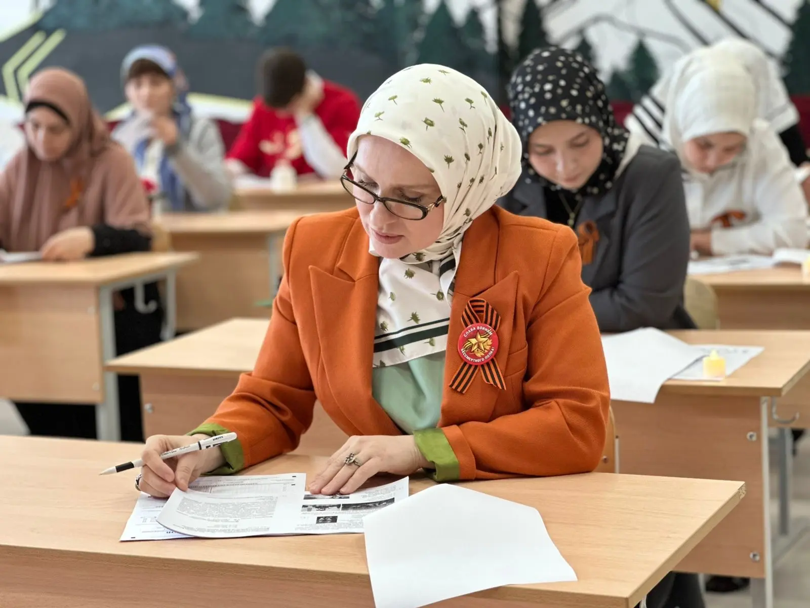 На базе нашей школы прошёл Диктант Победы, который стал символом единства и патриотизма. В этом знач
