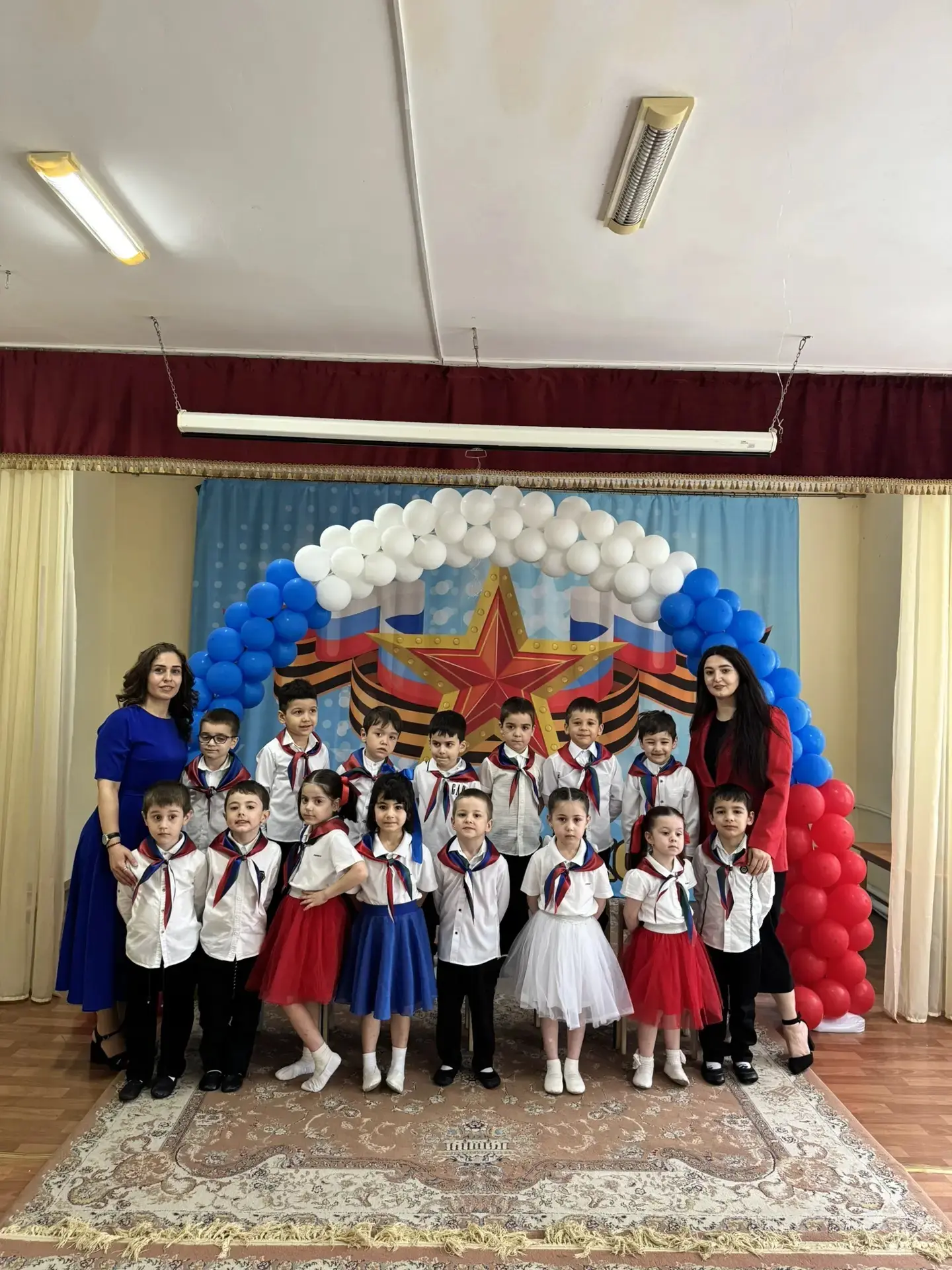 Дорогие наши мамы, папы и подписчики! 🎉

С Днём России! 🇷🇺 Мы верим, что наша страна — это, прежд