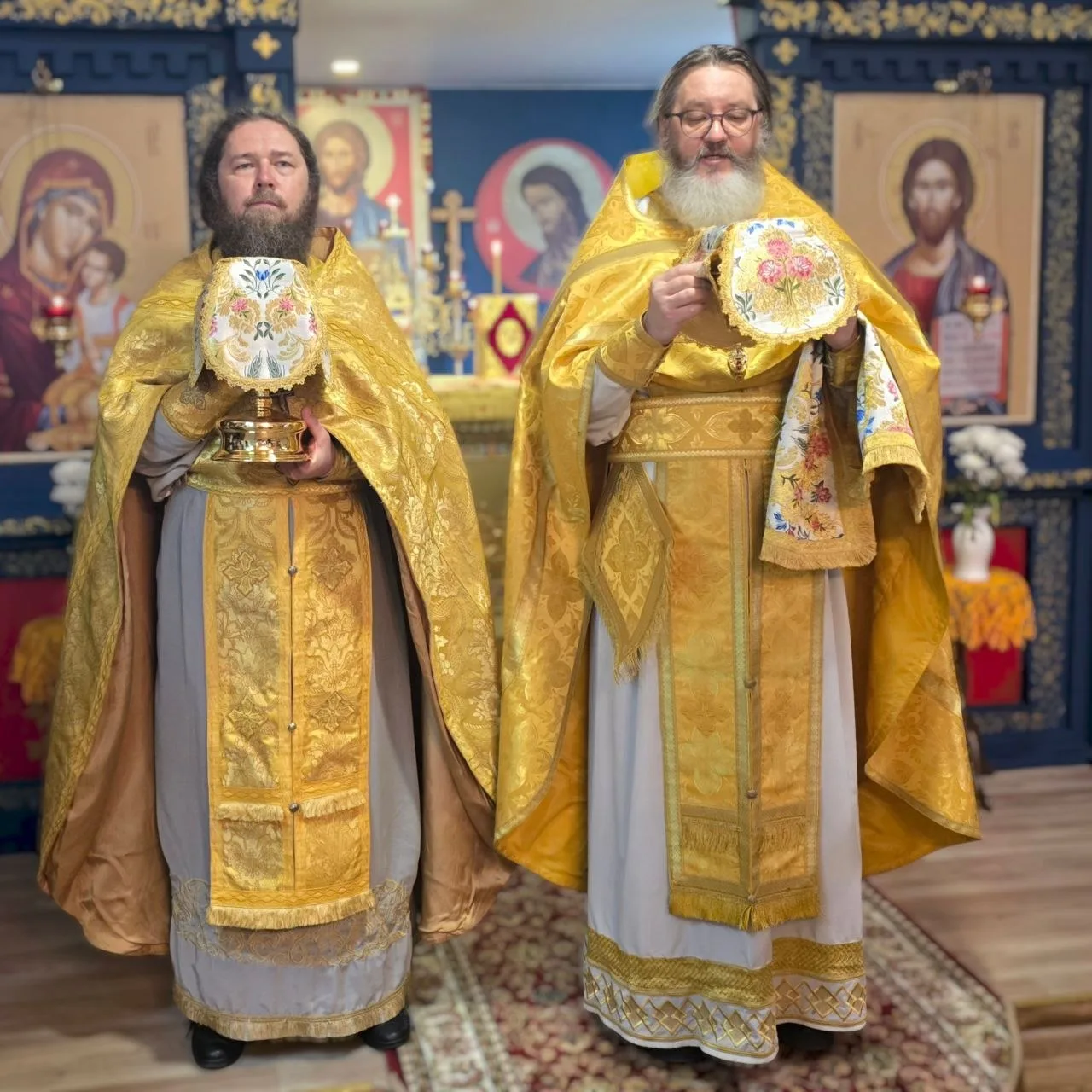 Божественная литургия в Неделю 2-ю по Пятидесятнице, память всех святых в земле Русской просиявших.
