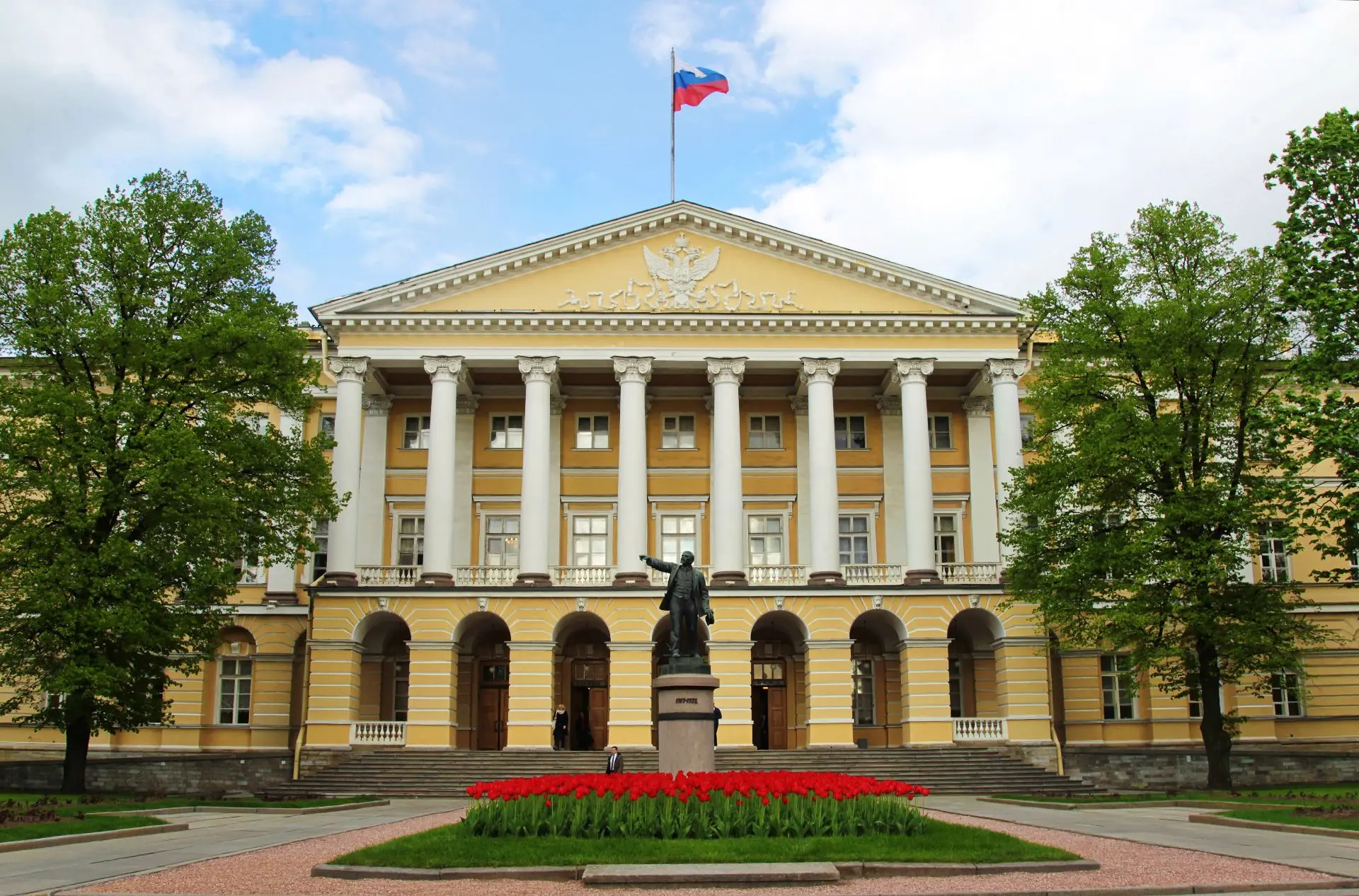 Александр Беглов принял кадровое решение
 
Решением губернатора Александра Беглова 15.06.2026 освобо