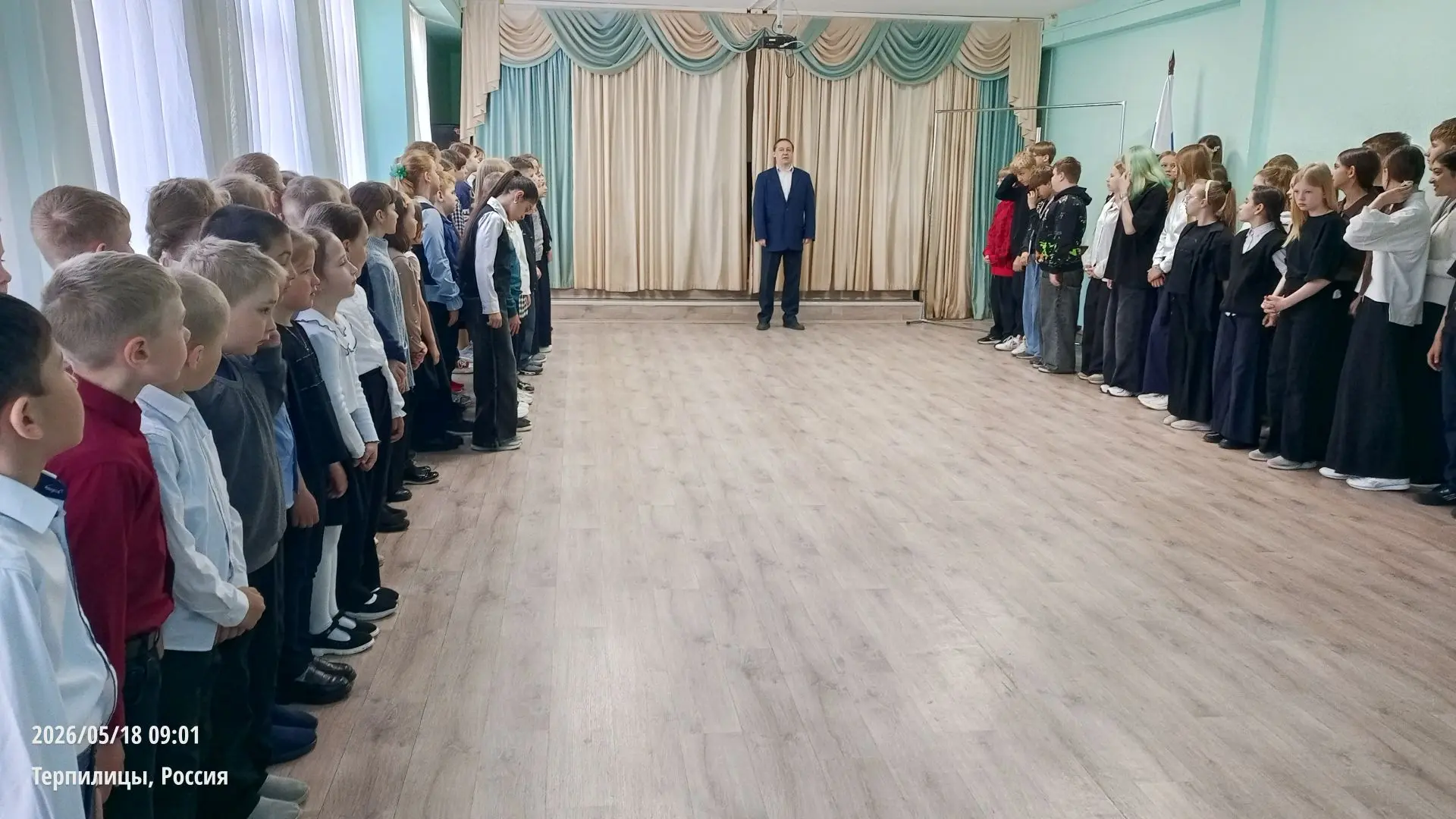 🎗 Еженедельная школьная линейка: традиция, объединяющая всех! 🎗