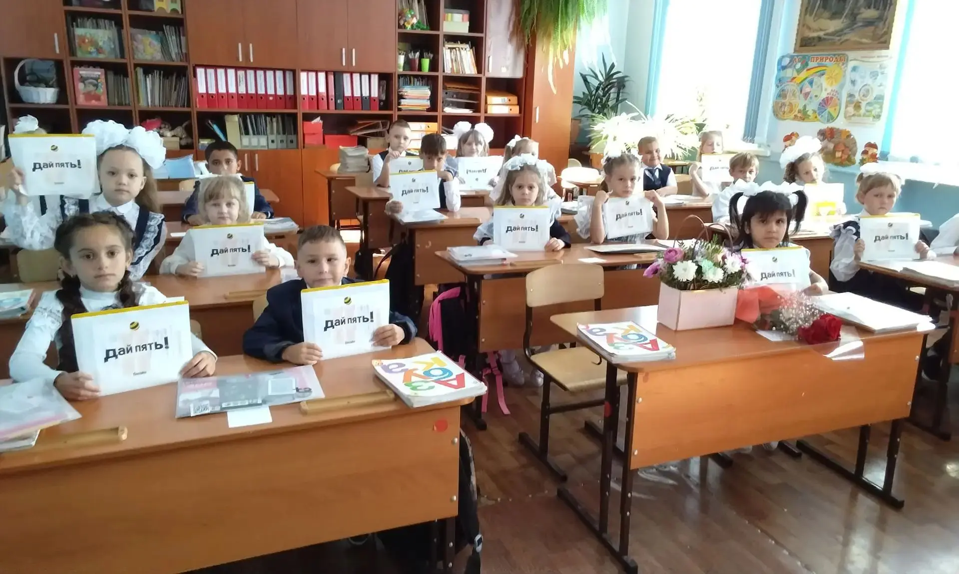 В честь Дня Знаний наши первоклассники получили подарки от компаний T2 и Билайн. Ребята...