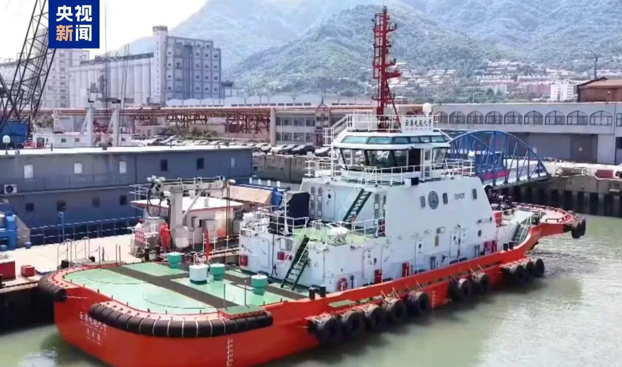 V2G «судно-сеть» по-китайски

Электрический буксир Yungang Electric Tug No. 9 передал в сеть в общей