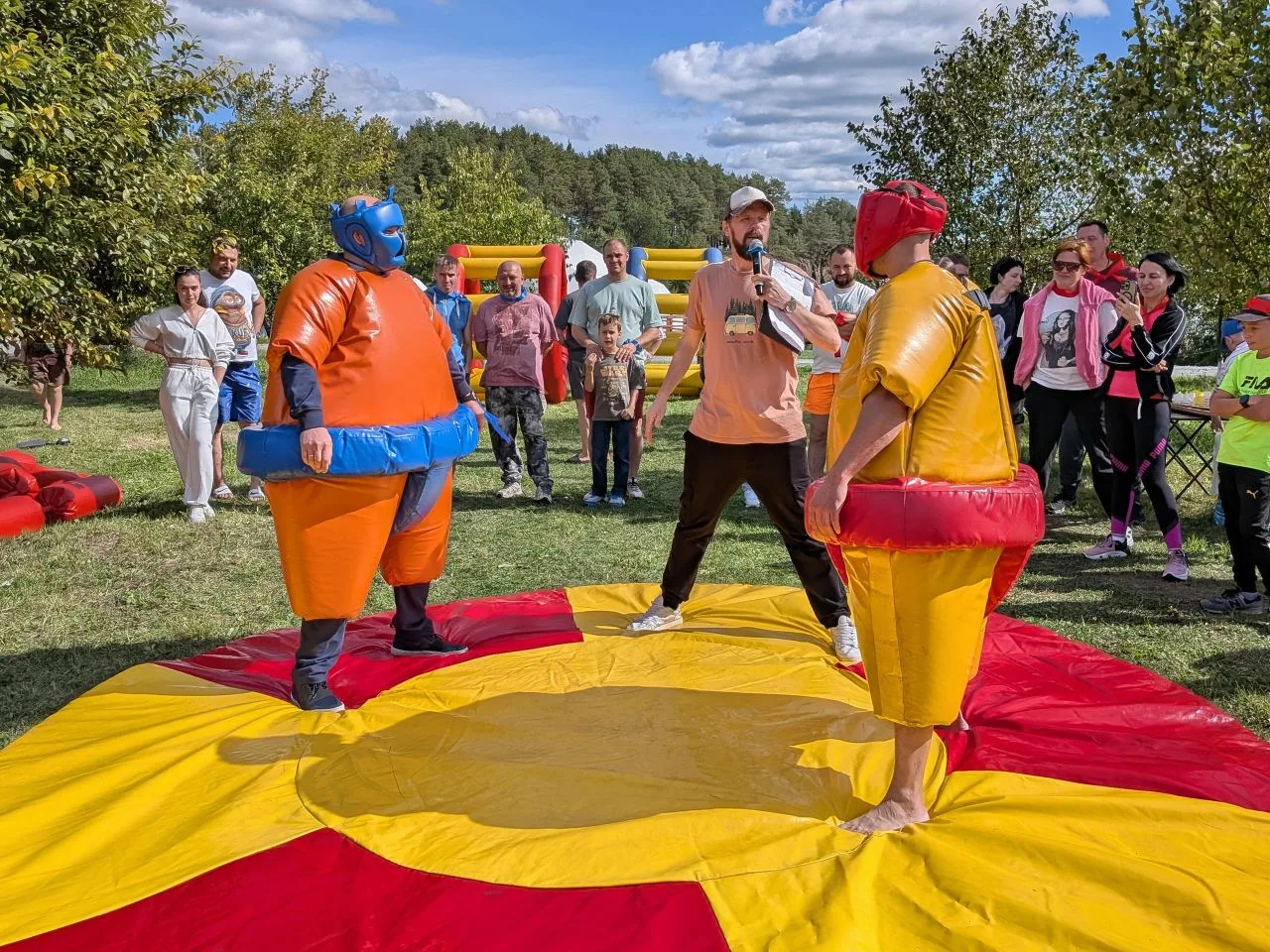 Самый смешной и зрелищный аттракцион для вашего праздника! 🤼♂ 

Представьте: ваши гости, друзья или