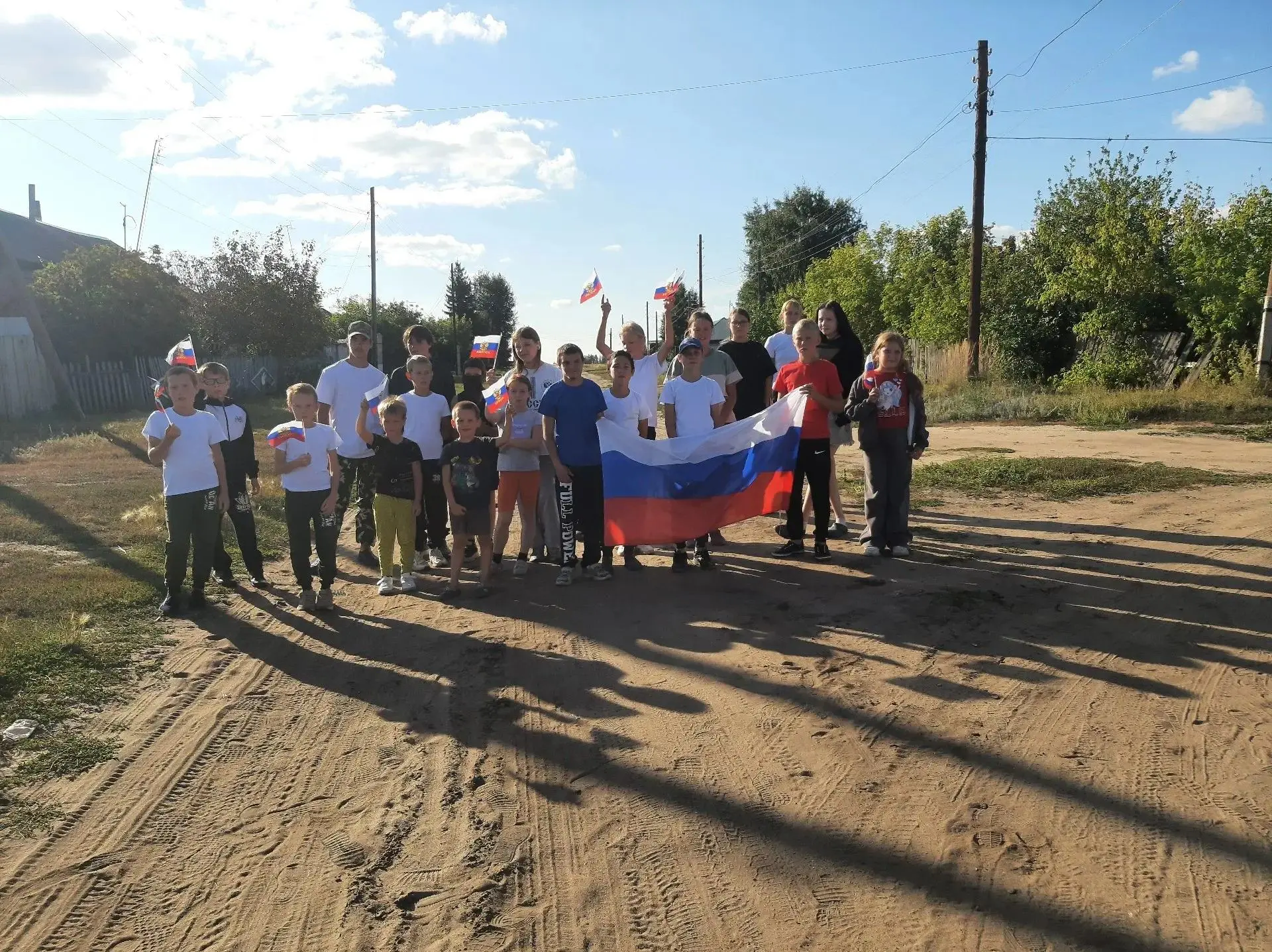 УЧАЩИЕСЯ МИХАЛЕВСКОЙ  ШКОЛЫ ПРОВЕЛИ СИМВОЛИЧНУЮ АКЦИЮ В ЧЕСТЬ ОДНОГО ИЗ ГЛАВНЫХ ГОСУДАР...