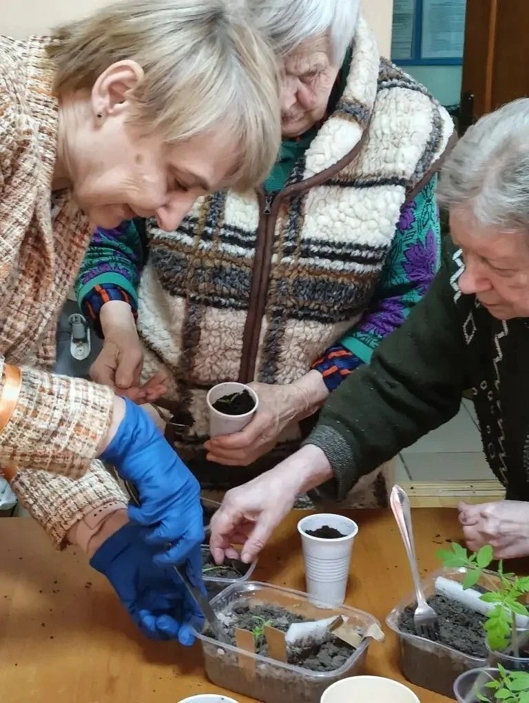 ✨Забота о будущем урожае ⁣ 🏡🌱Проживающие Холмовского дома-интерната для престарелых и инвалидов успе