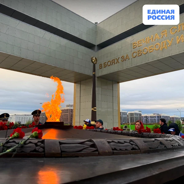 В День памяти и скорби салехардцы зажгли свечи у Вечного огня в память о миллионах погибших

Депутат